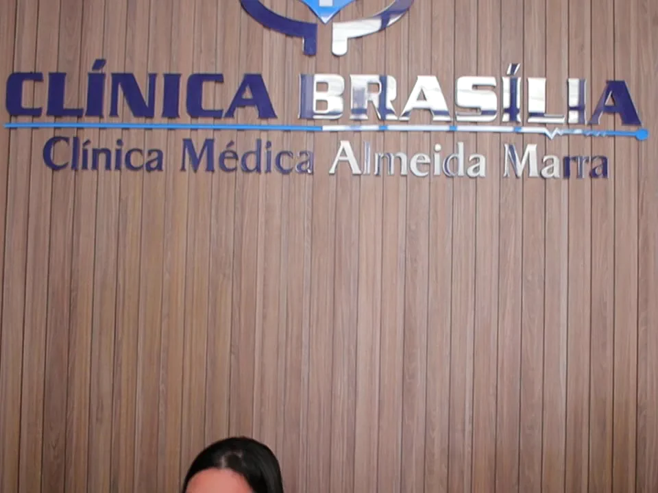 Logo da Clínica Brasília na recepção